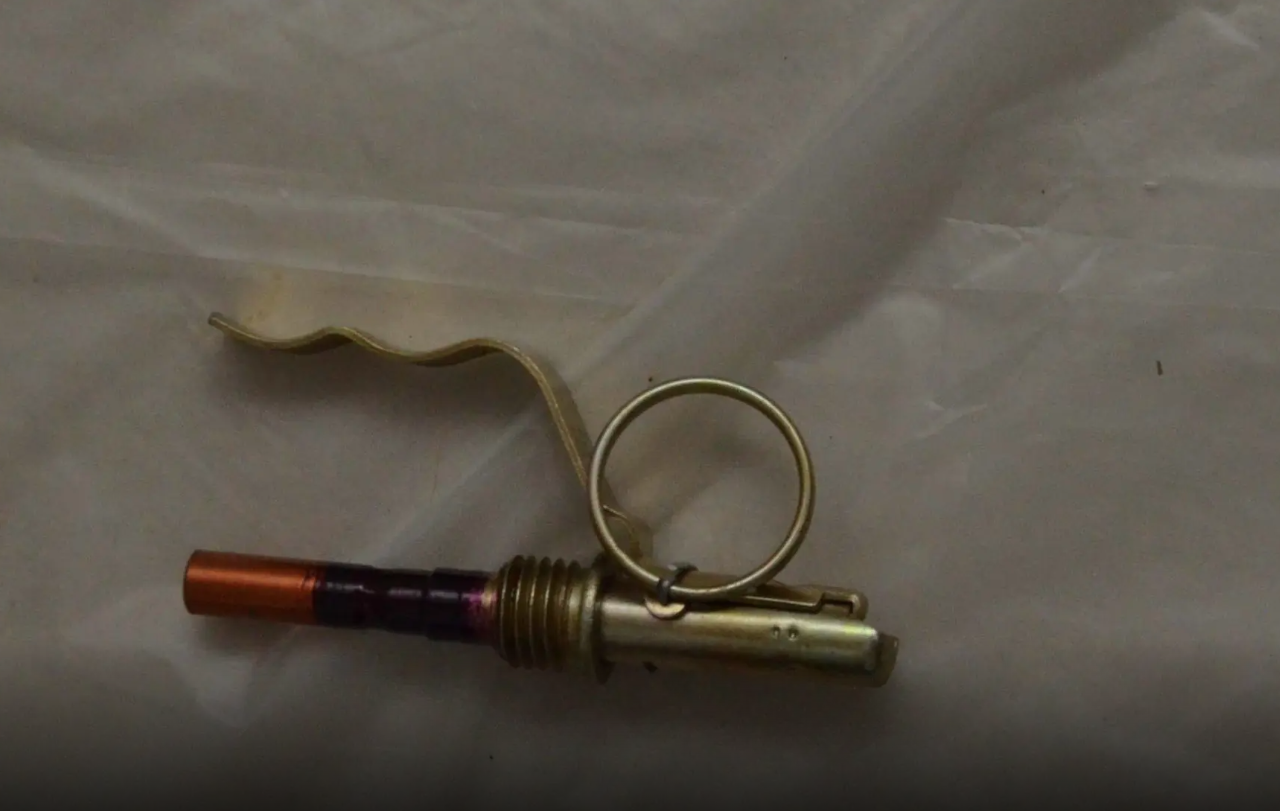 Παγκράτι: Φωτογραφίες από τα ευρήματα στην αποθήκη – οπλοστάσιο-7