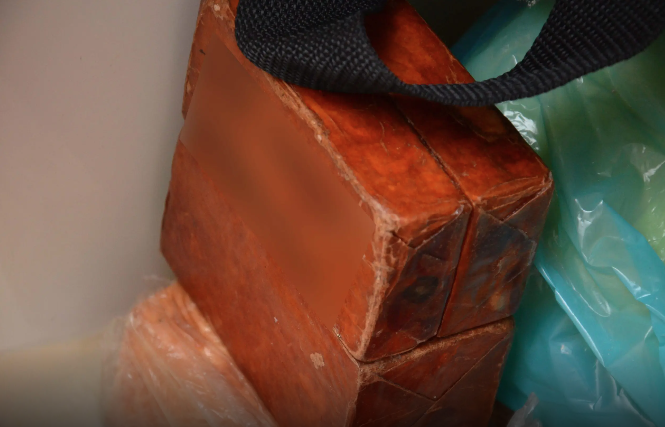 Παγκράτι: Φωτογραφίες από τα ευρήματα στην αποθήκη – οπλοστάσιο-13