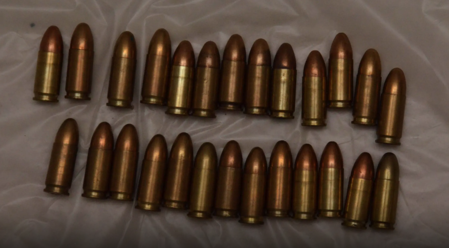 Παγκράτι: Φωτογραφίες από τα ευρήματα στην αποθήκη – οπλοστάσιο-14