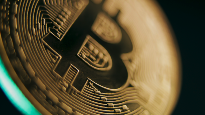 νέο-ρεκόρ-για-το-bitcoin-ξεπέρασε-τις-94-000-δολά-563331754