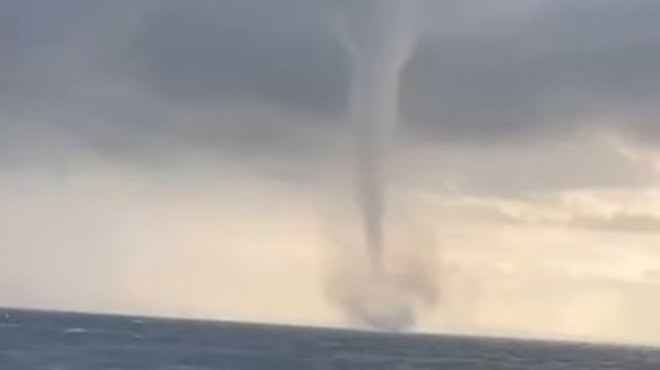 υδροστρόβιλος-ανοιχτά-της-χίου-563332063