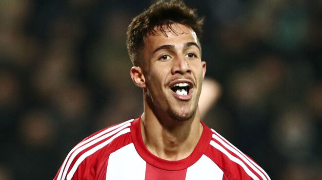 super-league-1-συνωστισμός-στην-κορυφή-563318923