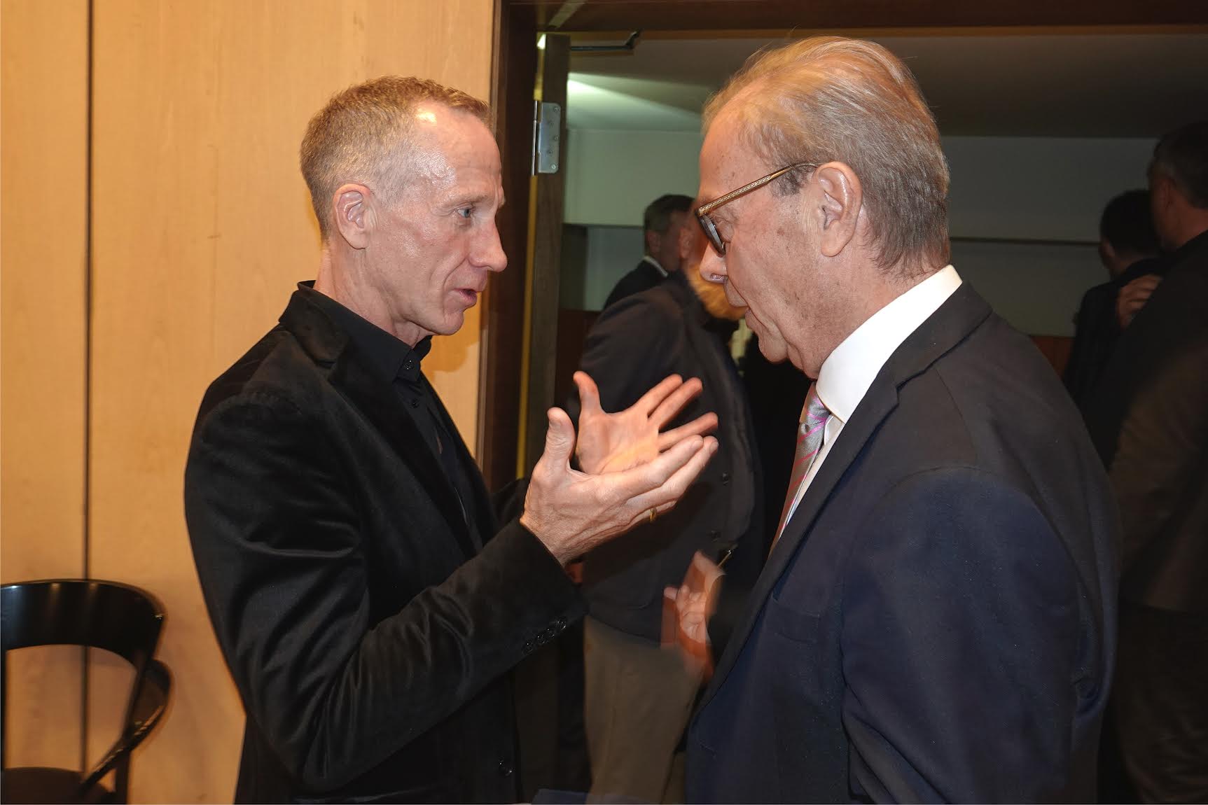 Διευθύνοντας τις νότες της μουσικής, του θορύβου και της σιωπής-3