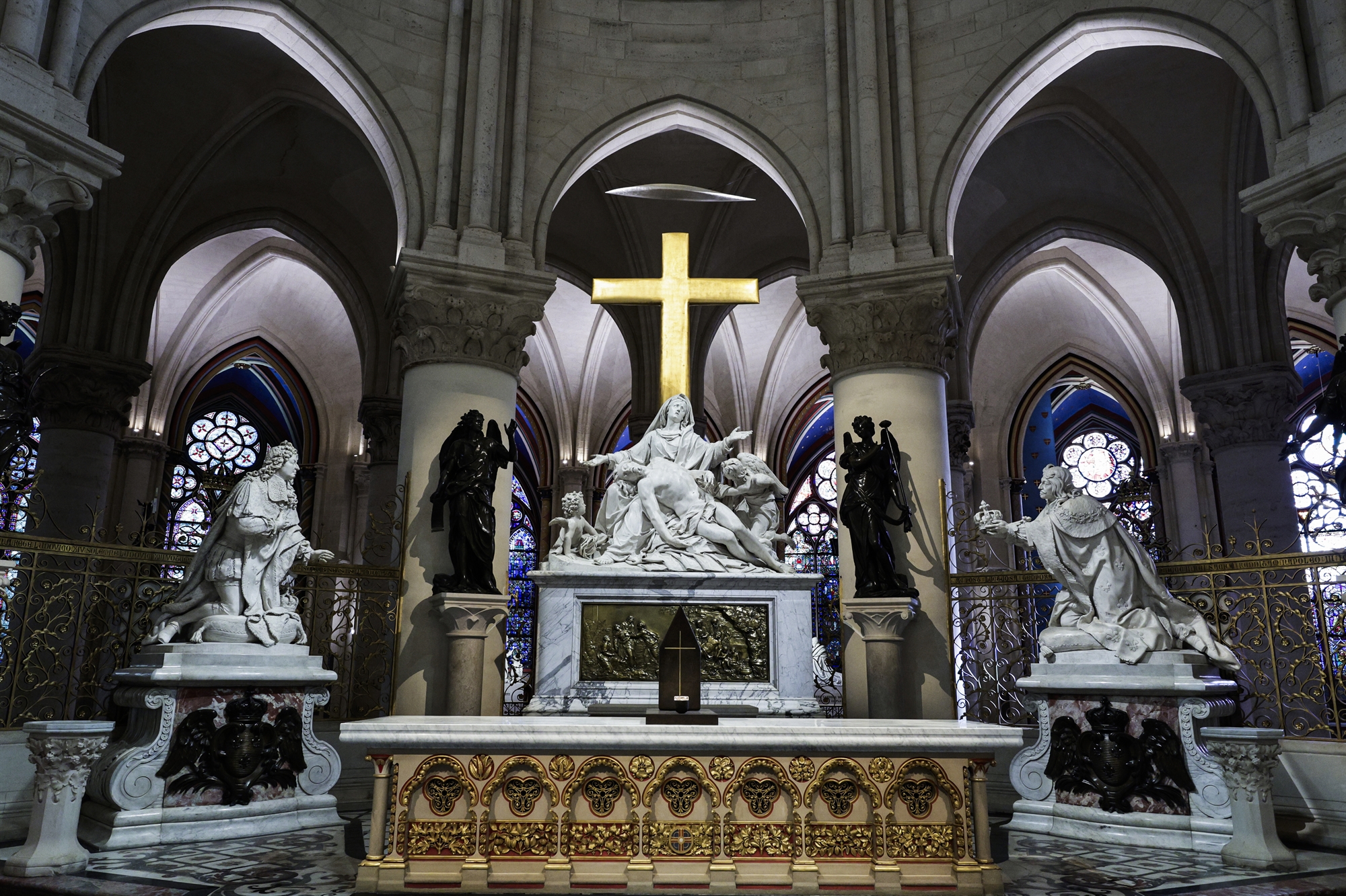 Νοτρ Νταμ: Από το σοκ της φωτιάς σε αυτό της ελπίδας-3