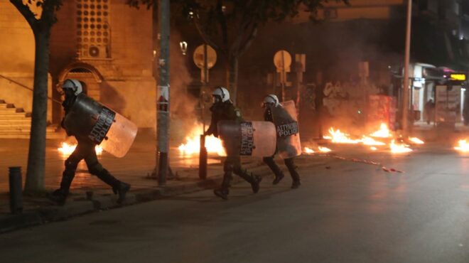 επεισόδια-με-μολότοφ-στη-θεσσαλονίκη-563328520