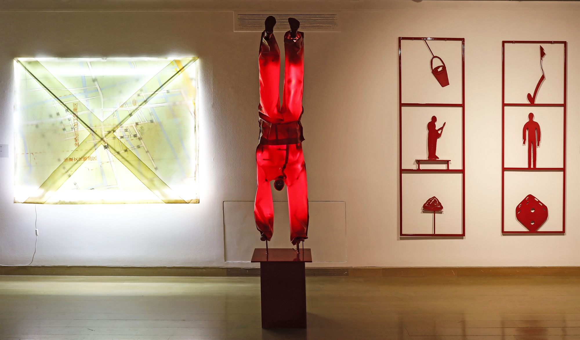 Ανάμεσα στο φως και στη σκιά-1