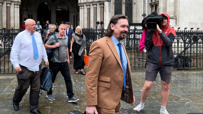 βρετανία-συνωμοσιολόγος-καλείται-να-563313934