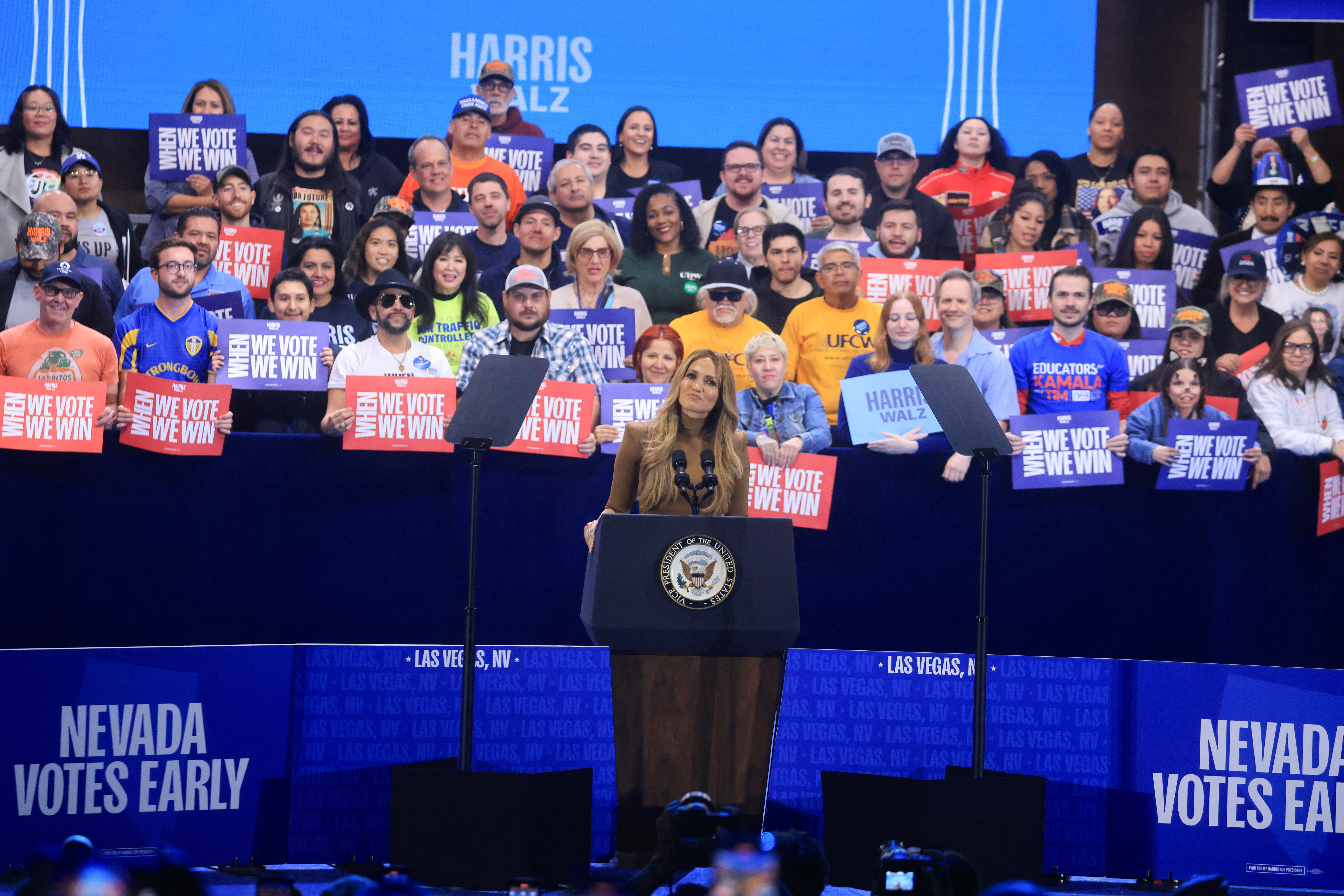 H Τζένιφερ Λόπεζ στο πλευρό της Κάμαλα Χάρις – «Πιστεύω στη δύναμη των Λατίνων, let’s get loud»-2