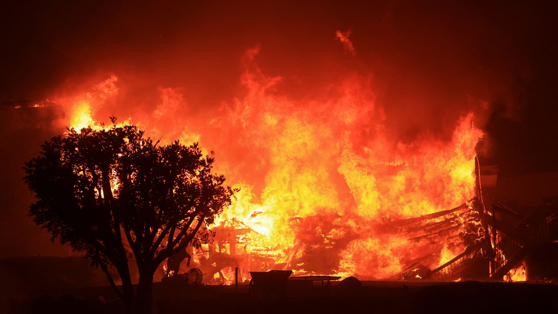 Πύρινος εφιάλτης στο Λος Αντζελες – Απομακρύνθηκαν 10.000 πολίτες-3