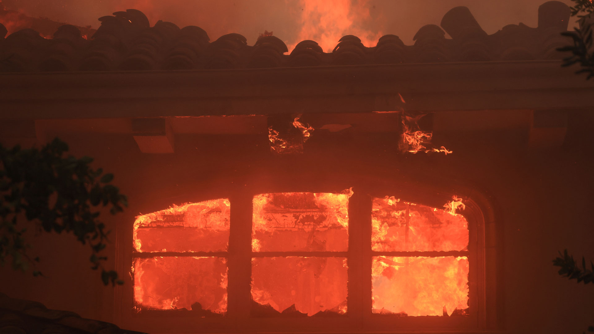 Πύρινος εφιάλτης στο Λος Αντζελες – Απομακρύνθηκαν 10.000 πολίτες-4