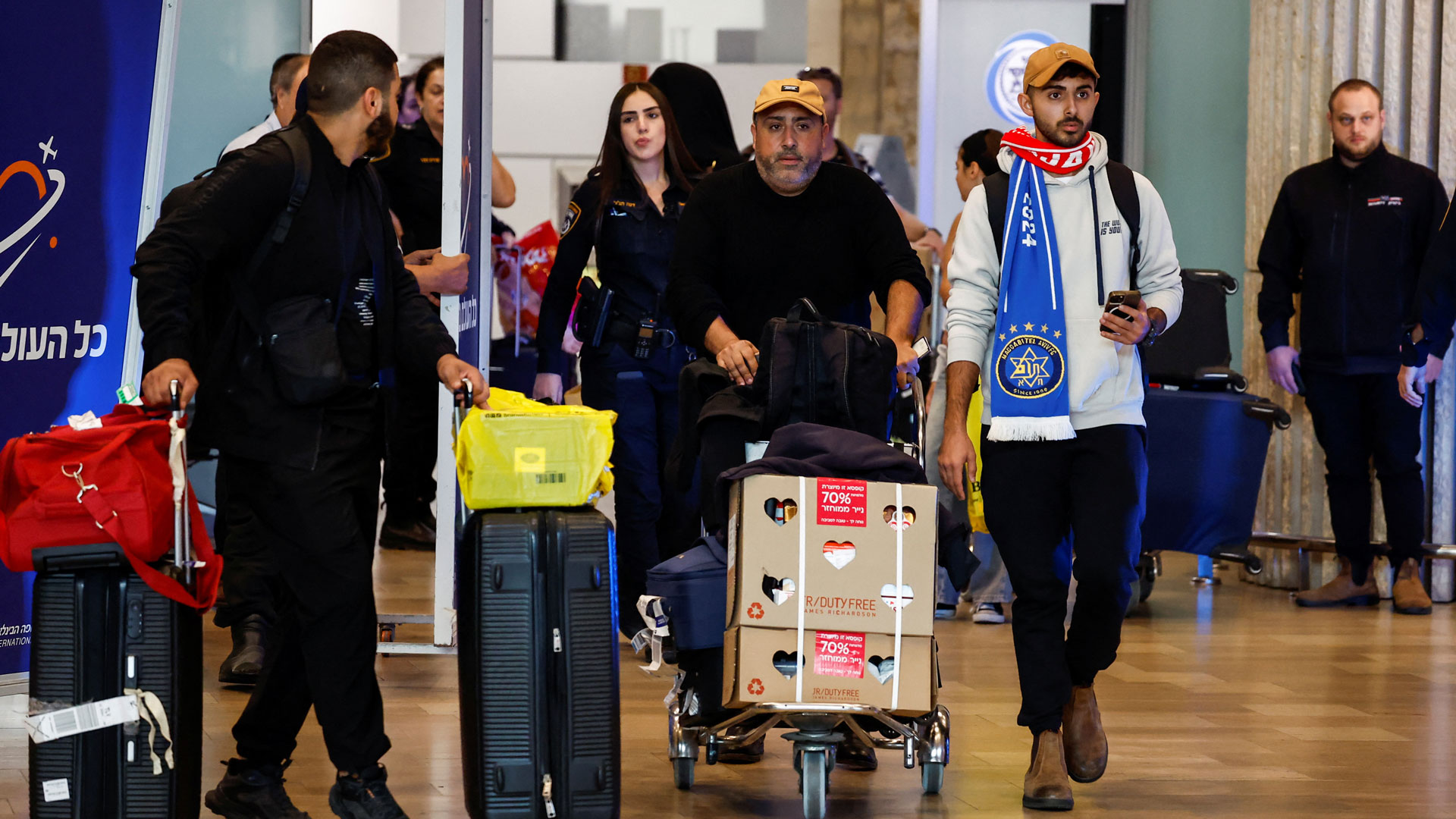 Επέστρεψαν στο Τελ Αβίβ οι πρώτοι Ισραηλινοί – «Αισθάνομαι ντροπή» δήλωσε ο Ολλανδός πρωθυπουργός-2