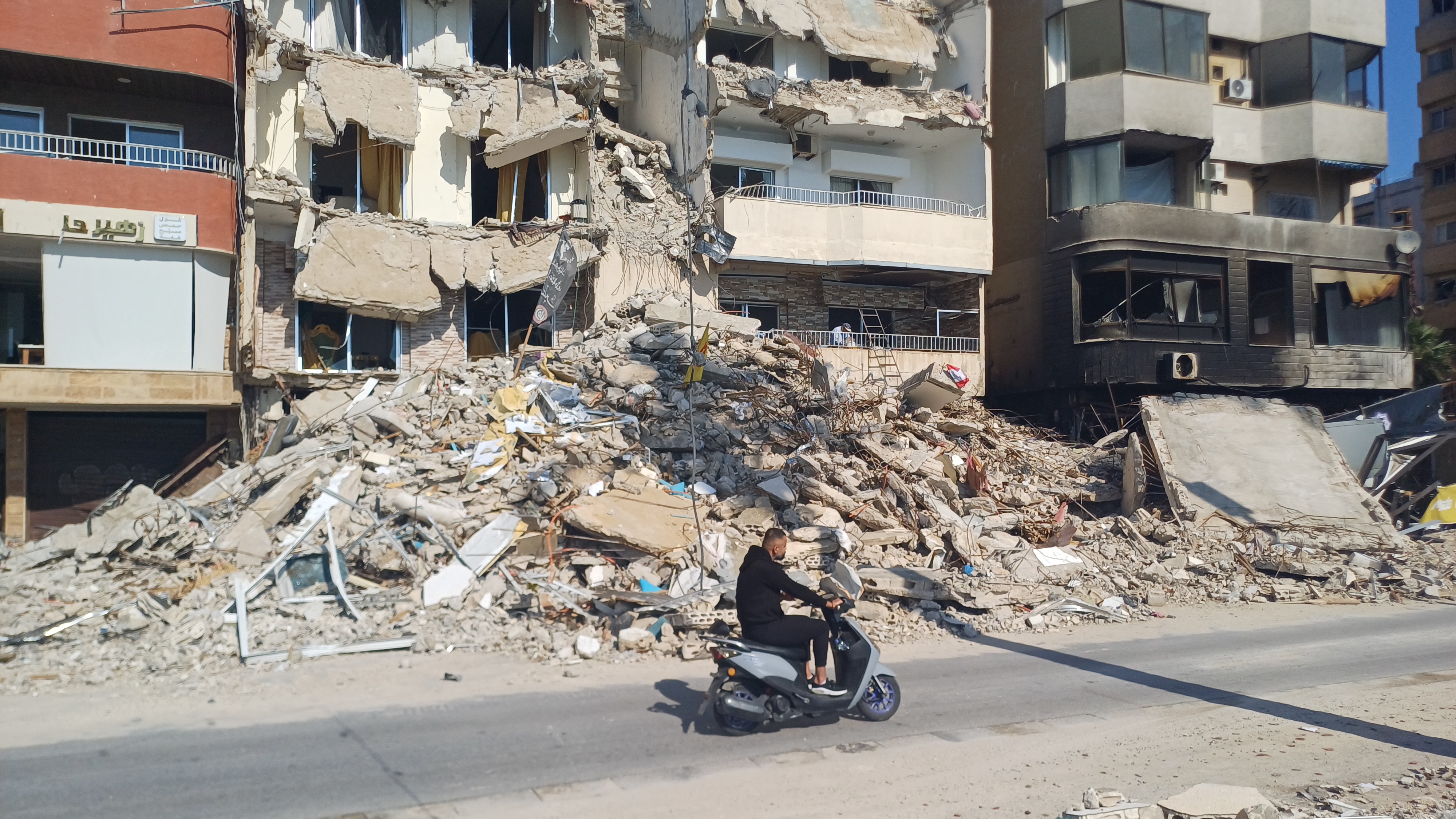 Η «Κ» στη βομβαρδισμένη Τύρο: «Καλή τύχη λέτε στην Ελλάδα. Στον Λίβανο δεν υπάρχει τύχη»-1