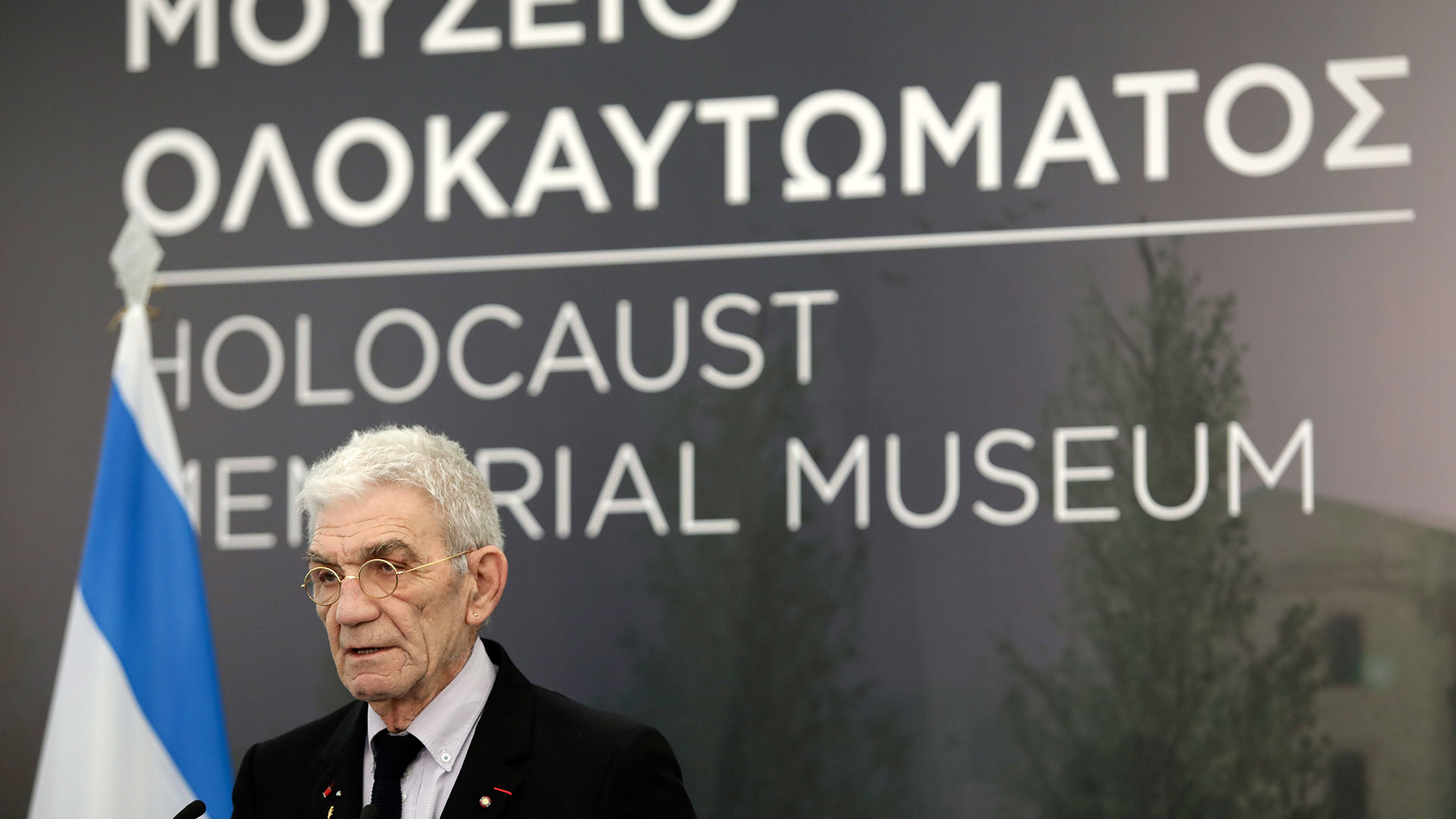 Γράφοντας το βιβλίο της ζωής του Γιάννη Μπουτάρη-8