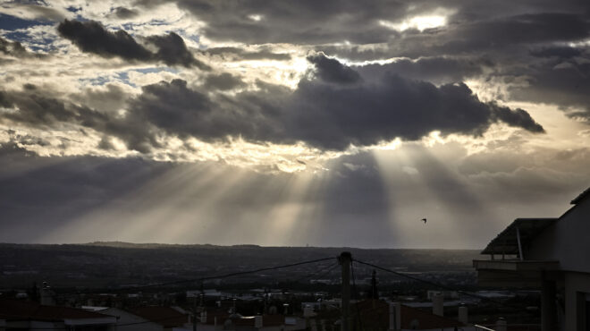 καιρός-αλλαγή-σκηνικού-με-βροχές-κρύο-563316958
