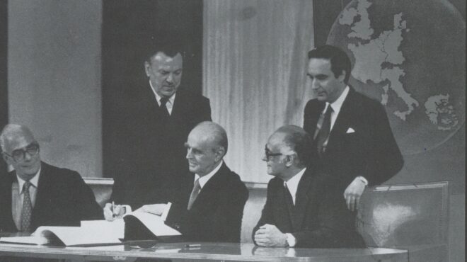 τα-τέσσερα-στάδια-μιας-πενηντάχρονης-563337196