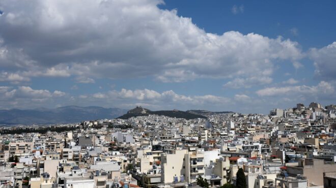 καιρός-αίθριος-με-μικρή-άνοδο-της-θερμ-563340493