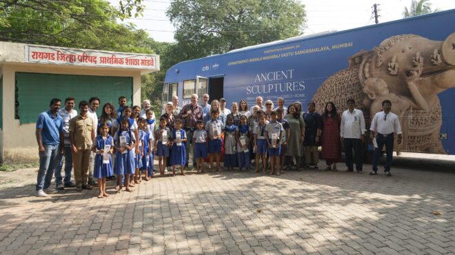 ενα-κινητό-μουσείο-διέσχισε-την-ινδία-563337604