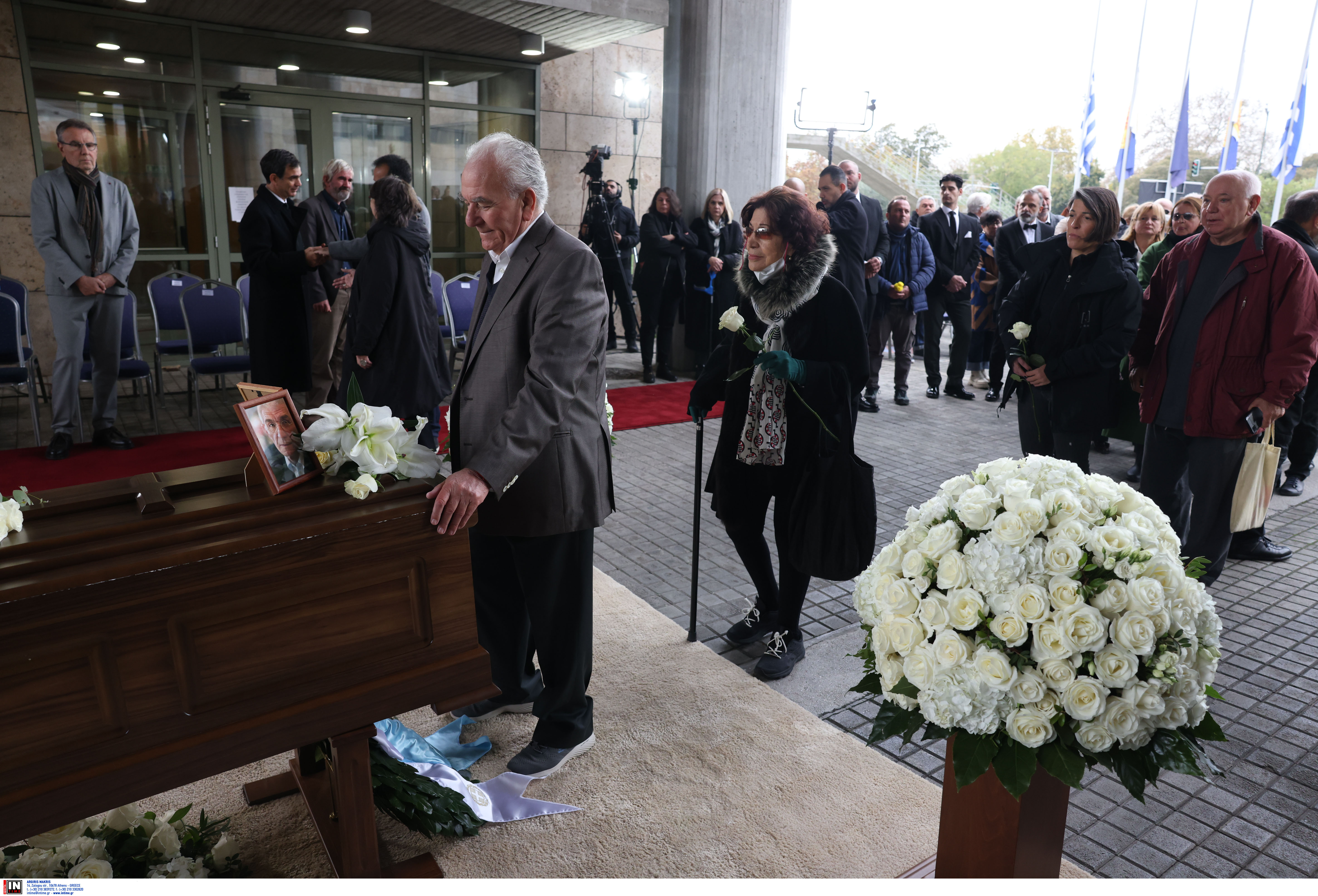 Γιάννης Μπουτάρης: Πλήθος κόσμου στην πολιτική κηδεία για το «αντίο»-5