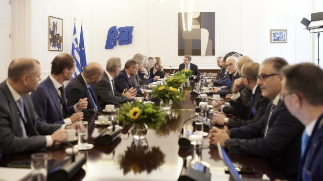 συνάντηση-μητσοτάκη-με-στελέχη-ευρωπ-563323081