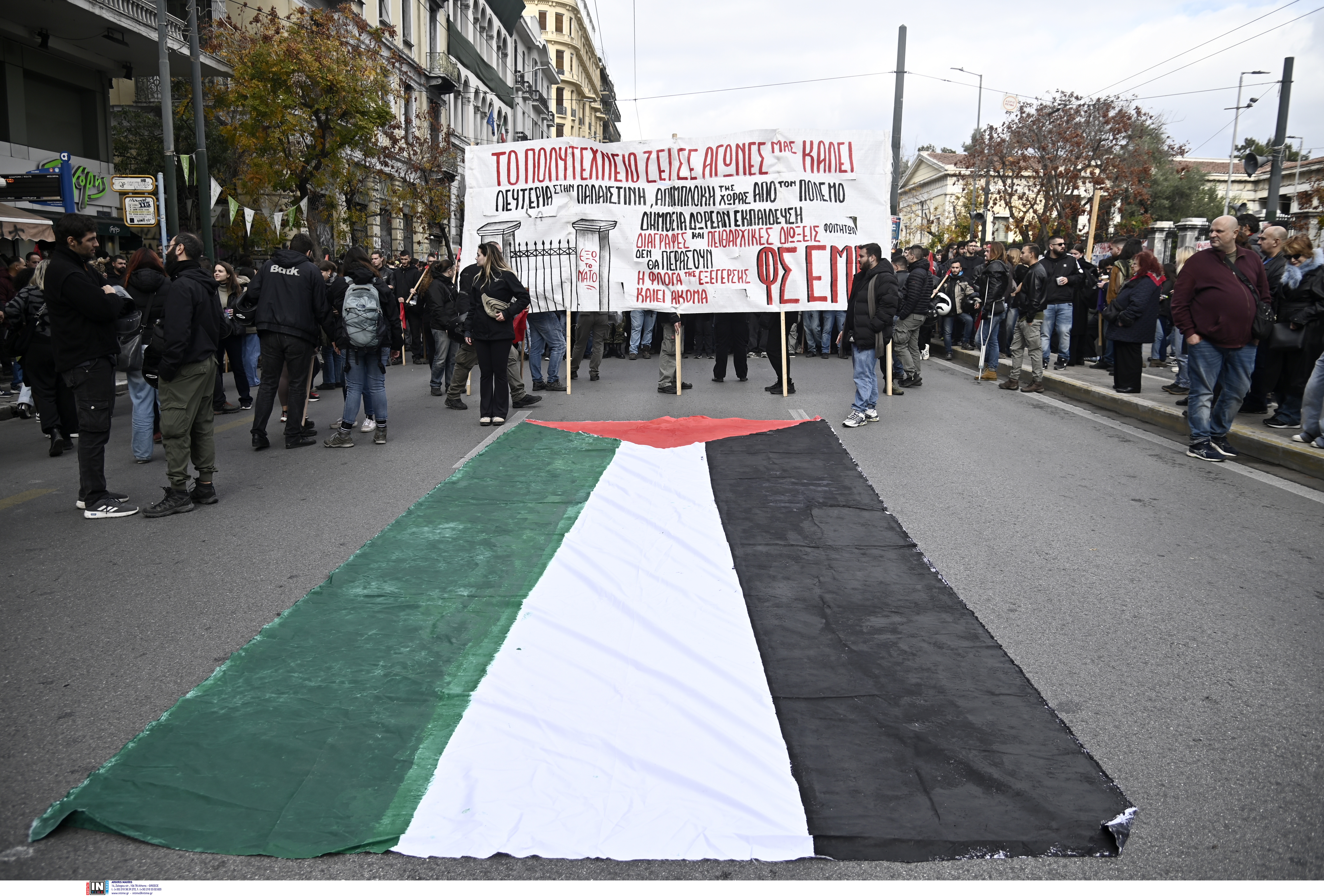 Πολυτεχνείο: Μαζική συμμετοχή στην πορεία για την 51η επέτειο της εξέγερσης-3