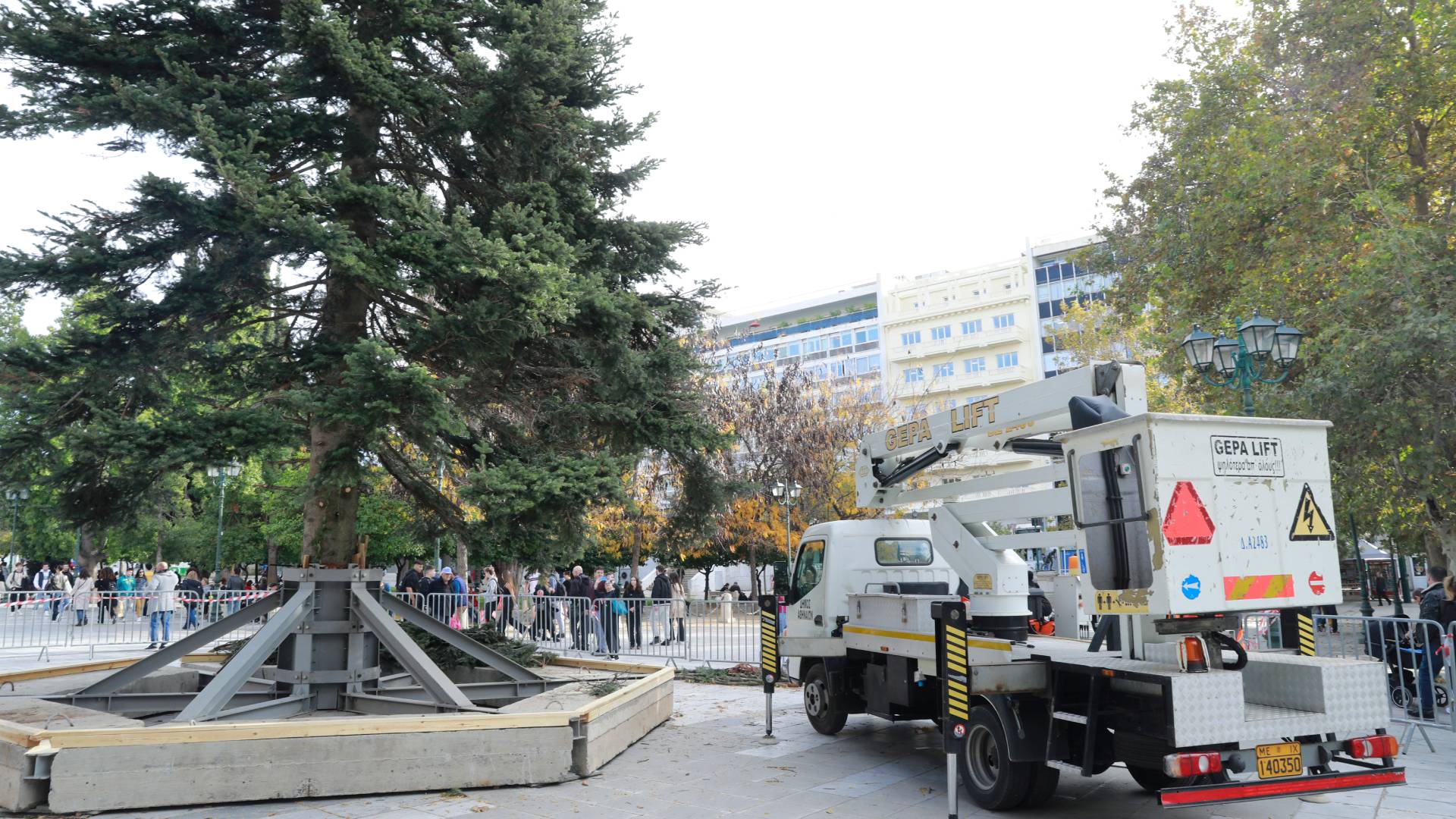 Σύνταγμα: Την Πέμπτη η φωταγώγηση του χριστουγεννιάτικου δέντρου-3