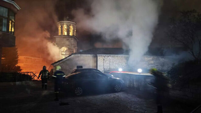 ιωάννινα-πυρκαγιά-στη-μητρόπολη-με-563308683