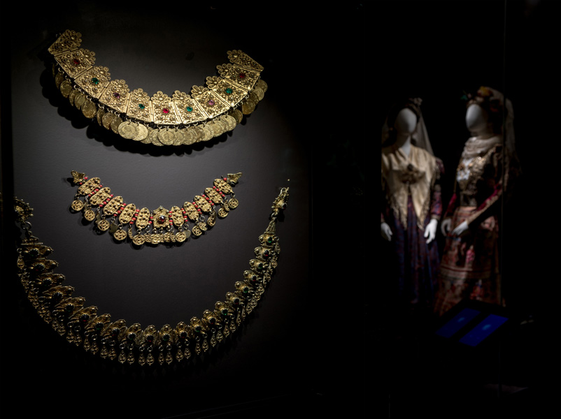 Η συλλογή «Βικτωρία Γ. Καρέλια» έκανε τις φορεσιές να μιλούν στην ψυχή μας-2