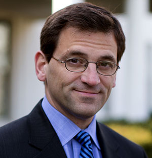 Πίτερ Μπέικερ στην «Κ»: Οι πιο σημαντικές κάλπες βρίσκουν τη χώρα χωρισμένη στα δύο-1