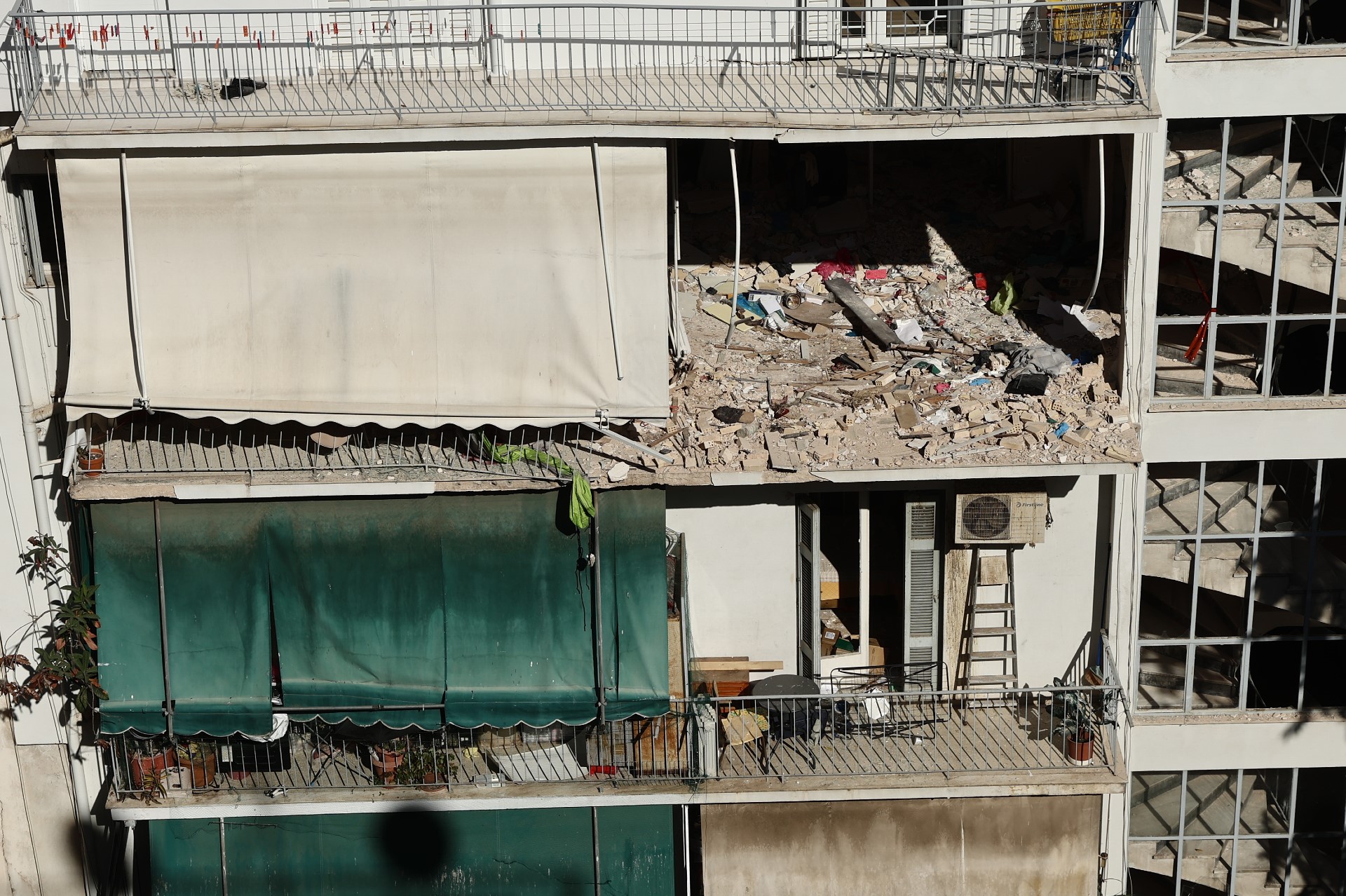 Eνοπλος αγώνας και αθωότητα-1