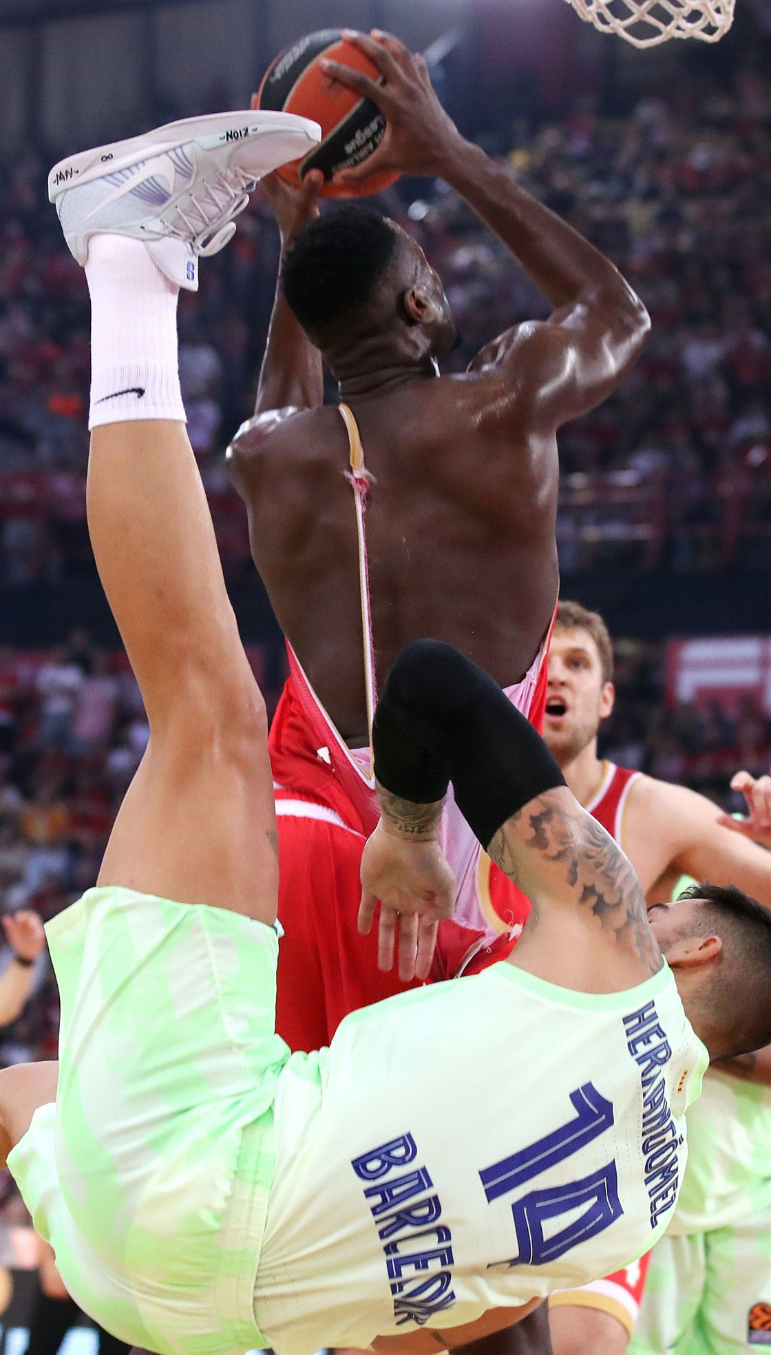 Ευρωλίγκα – Ολυμπιακός: Την τύχη της Ρεάλ είχε και η Μπαρτσελόνα-1