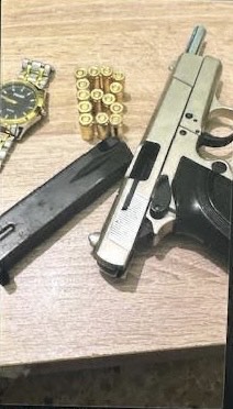 Ληστείες σε τραμ και μετρό: Φωτογραφίες από τη «λεία» που αναρτούσαν οι δράστες στα social media-3