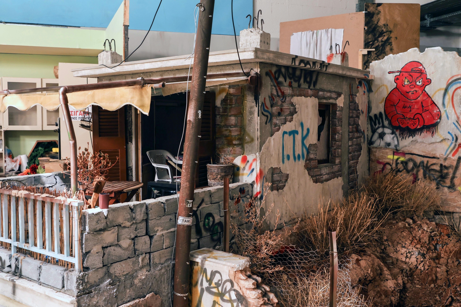 «Η Φρουτοπία ανήκε στα φρούτα της» και στα αιώνια παιδιά-6