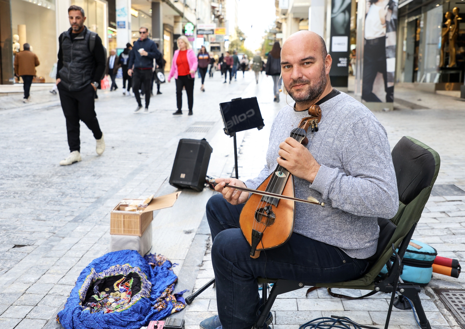 “Πιστεύαμε ότι θα μας θεωρούν ζητιάνους” – Οι ιστορίες των μουσικών του δρόμου-3