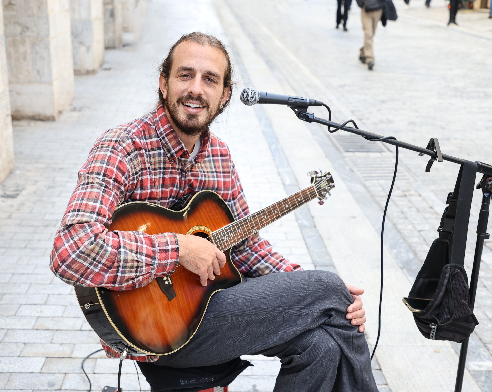 “Πιστεύαμε ότι θα μας θεωρούν ζητιάνους” – Οι ιστορίες των μουσικών του δρόμου-4