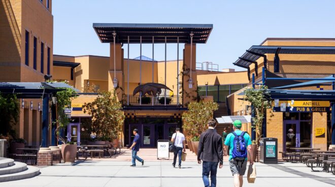 υπερτράπεζα-ελληνικής-γλώσσας-563324818