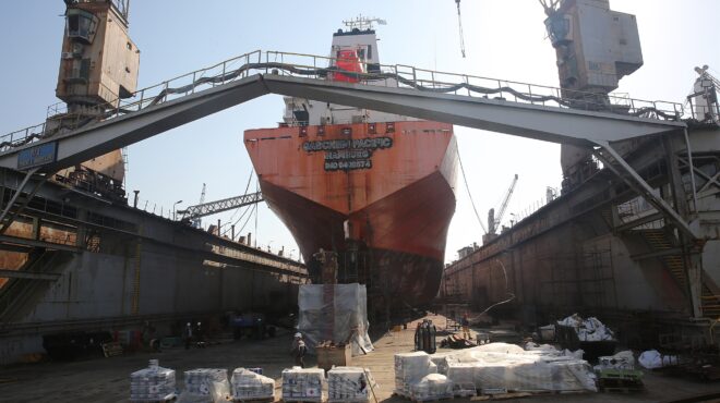 υπερέσοδα-και-υψηλά-πλεονάσματα-για-τ-563330218