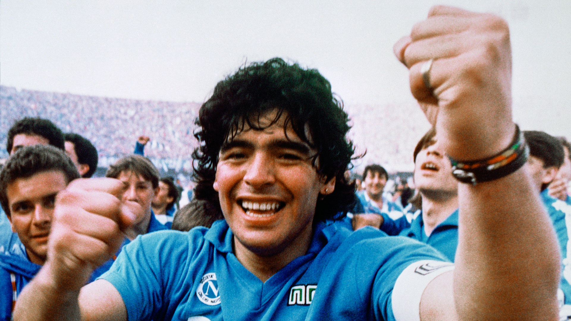 Οταν το ποδόσφαιρο αποχαιρέτησε Μπεστ και Μαραντόνα-4