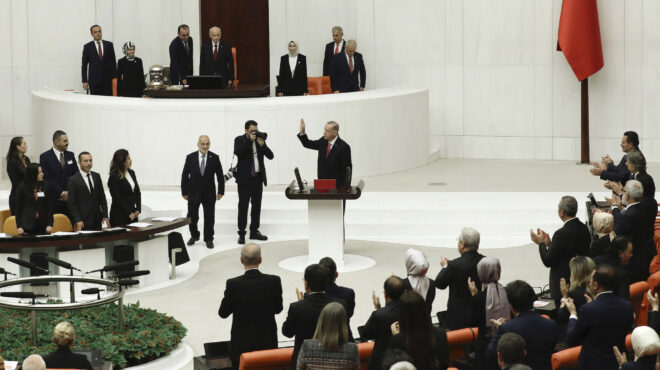 ερντογάν-φέρνει-νόμο-για-τους-ξένους-563321662