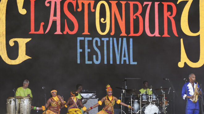 glastonbury-2025-μέσα-σε-35-λεπτά-εξαντλήθηκαν-τα-εισι-563328886