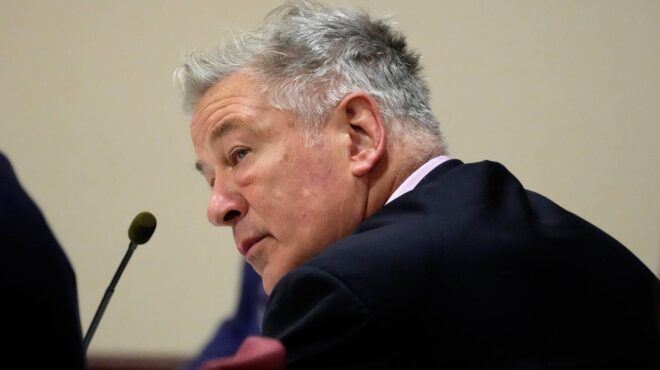 αλεκ-μπάλντουιν-δεν-θέλω-να-δω-το-rust-αλλ-563345140