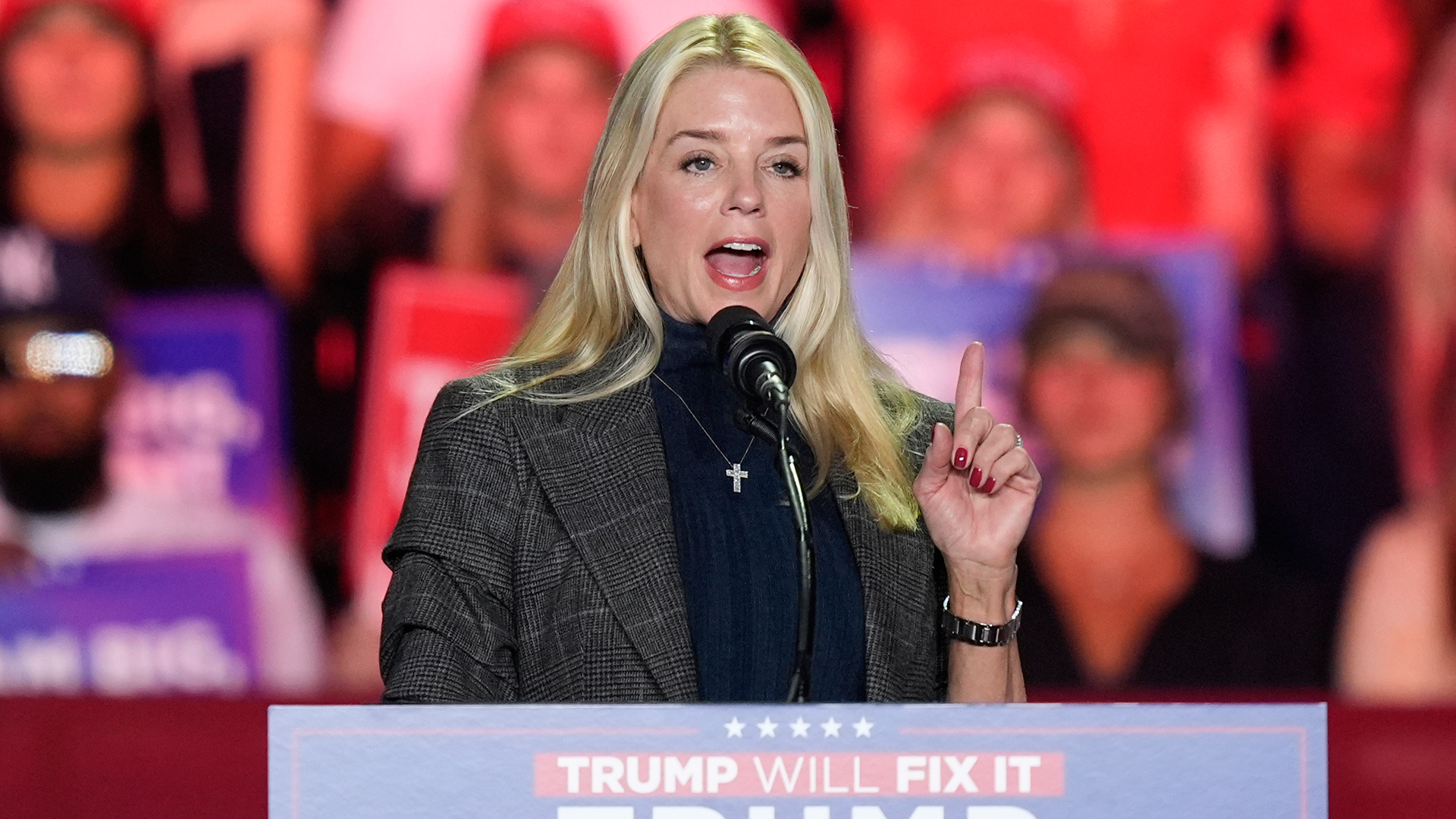 Η Παμ Μπόντι νέα υπουργός Δικαιοσύνης του Τραμπ-1