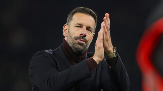 ο-φαν-νιστελρόι-κερδίζει-τους-παίκτες-563307844