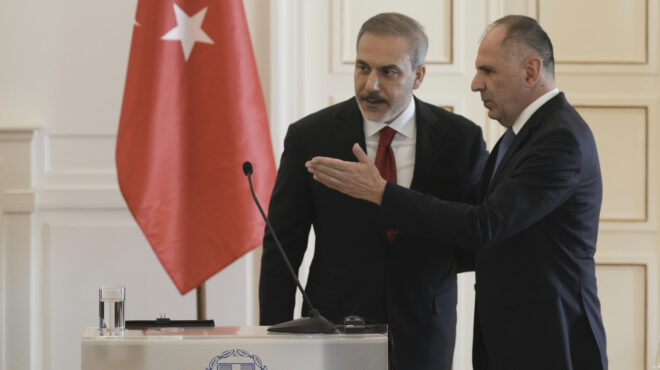 η-αγκυρα-ταράζει-ξαφνικά-τα-ήρεμα-νερ-563334088