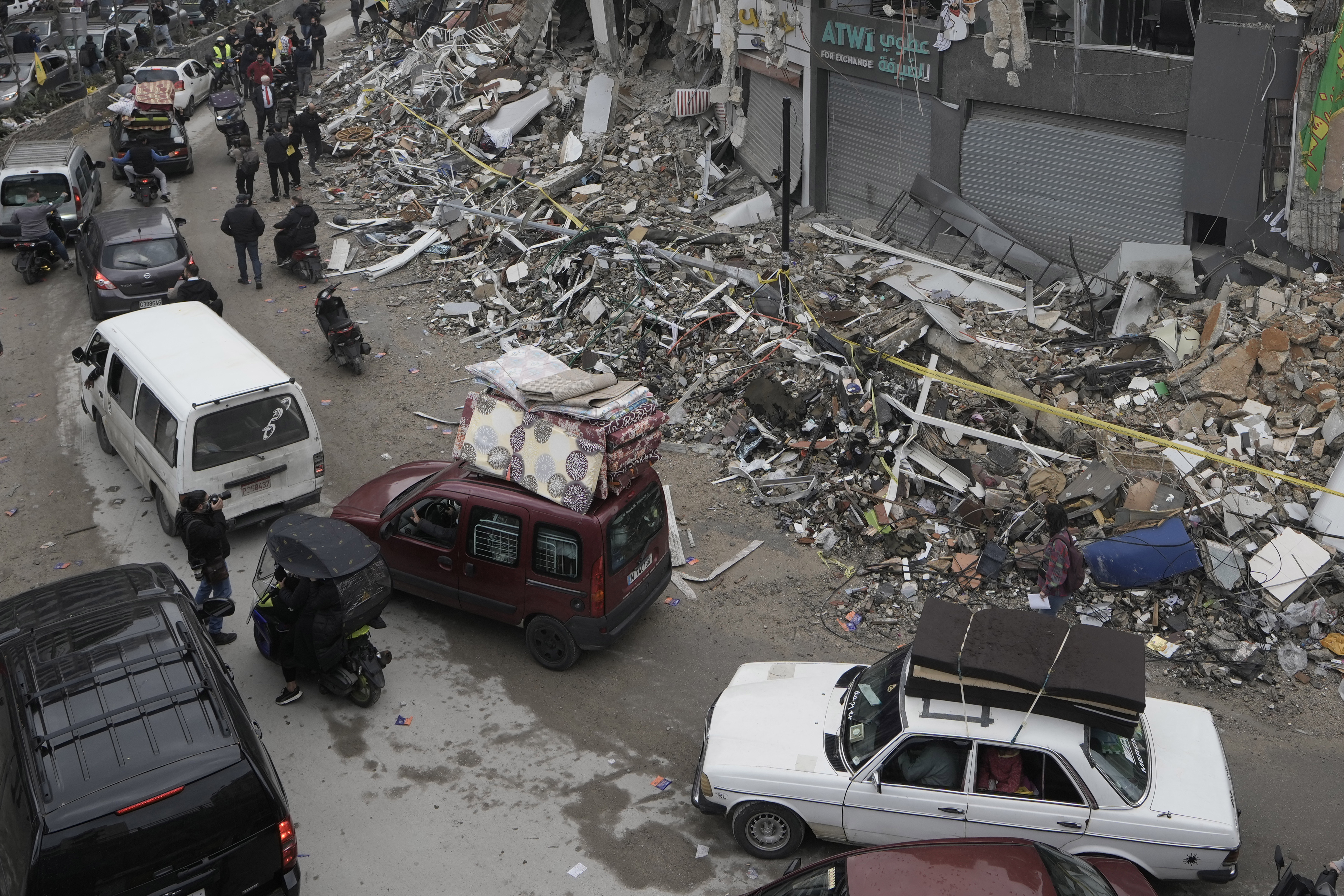 Οι εικόνες της εκεχειρίας στον Λίβανο – Χιλιάδες άμαχοι επιστρέφουν στον ερειπωμένο Νότο-2