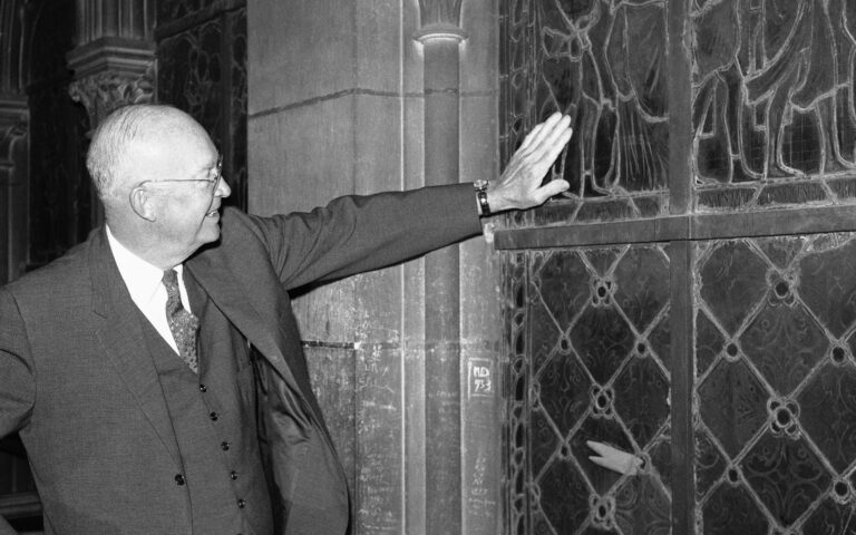 Ηχησαν οι καμπάνες της Νοτρ Νταμ-1