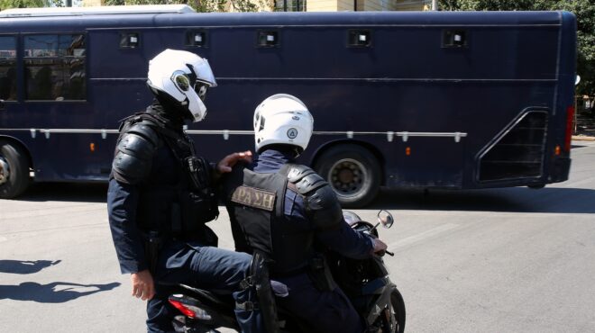 φρούριο-η-αθήνα-για-το-πολυτεχνείο-5-700-563328214