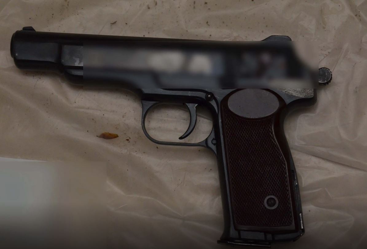 Παγκράτι: Φωτογραφίες από τα ευρήματα στην αποθήκη – οπλοστάσιο-5