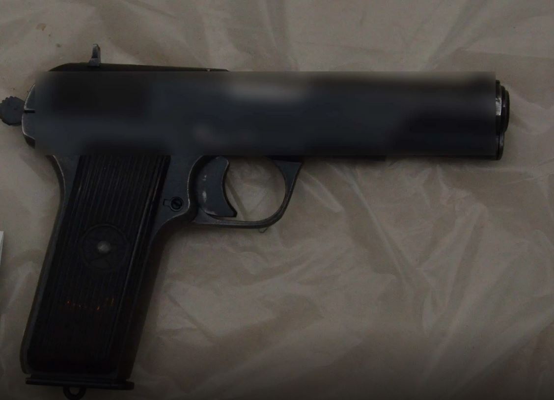 Παγκράτι: Φωτογραφίες από τα ευρήματα στην αποθήκη – οπλοστάσιο-8