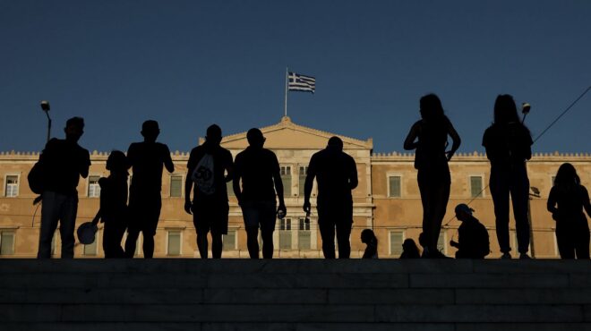 η-αριστερά-τού-μεταξύ-μας-563346142