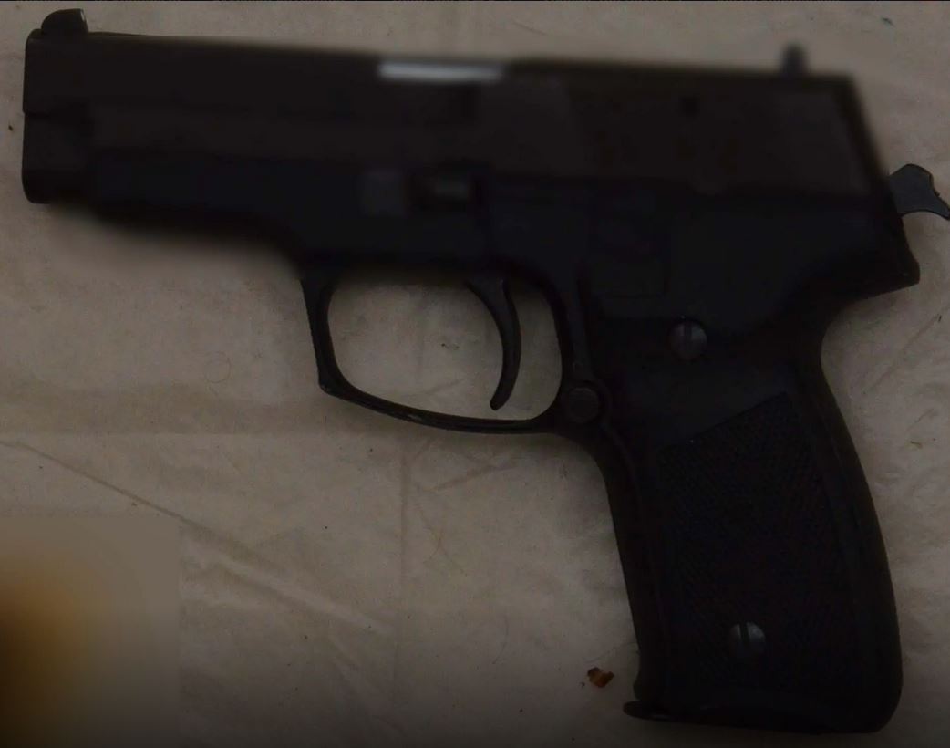 Παγκράτι: Φωτογραφίες από τα ευρήματα στην αποθήκη – οπλοστάσιο-6